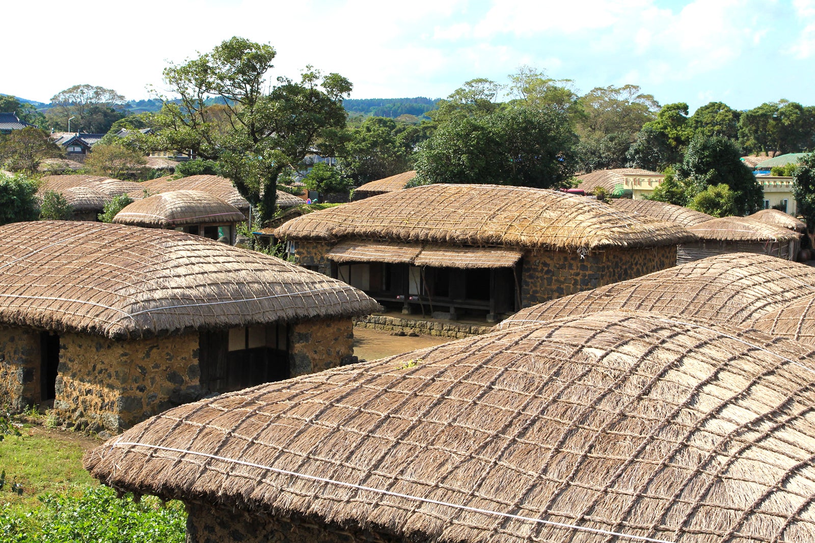 Сонып - фольклорная деревня в юго-восточной части острова